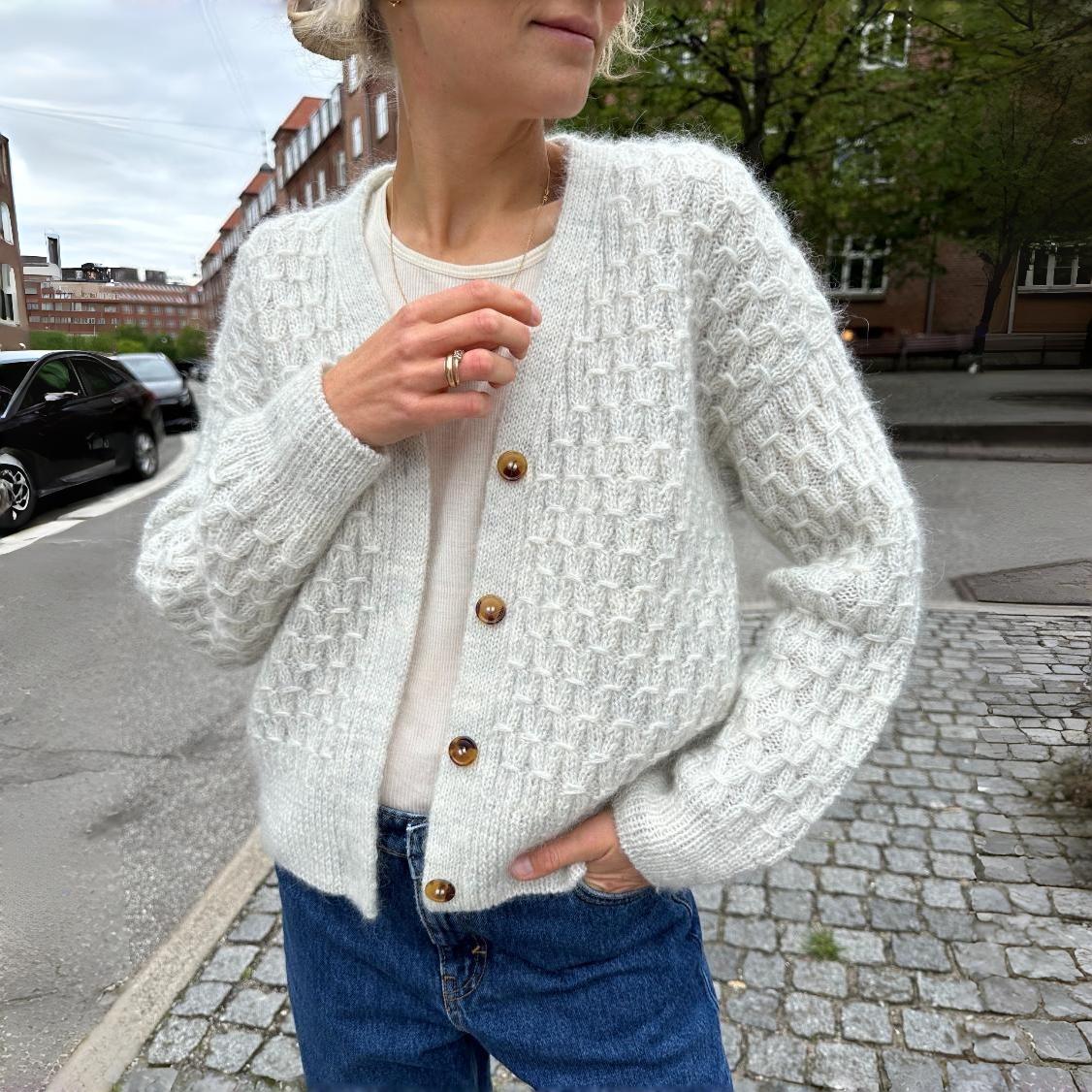 Pull simple avec boutons, manches longues et col en V élégant